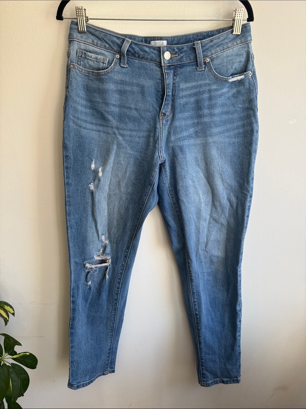 Light Blue Distressed Women’s Jeans Size 6